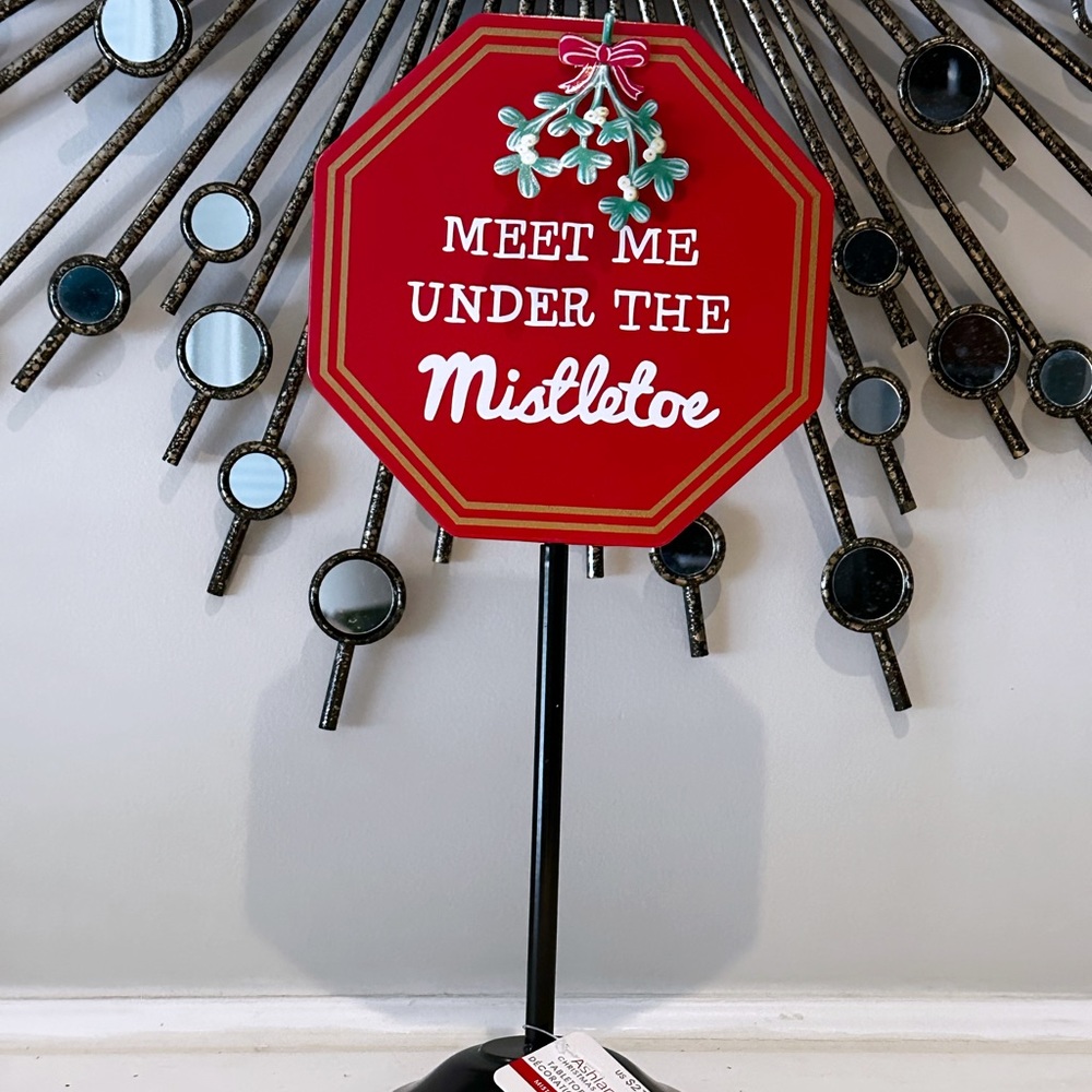 NWT  Ashland metal mistletoe stop sign